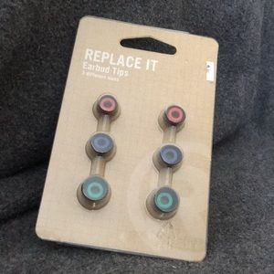 FREE IN BUNDLE! 3 Replacement Earbud Tips New